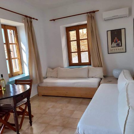 Villa Amalia Chalki Town Buitenkant foto