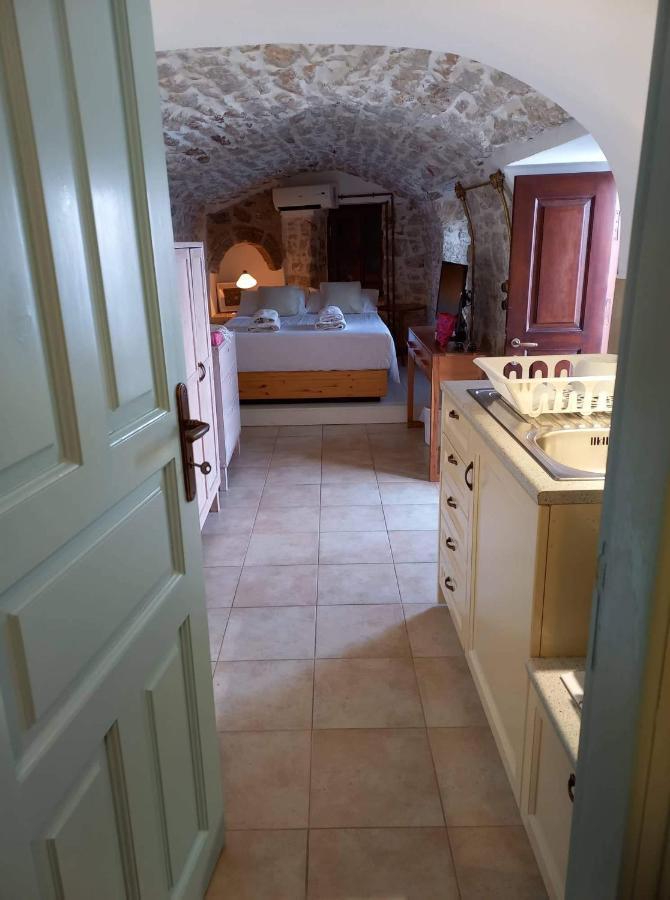 Villa Amalia Chalki Town Buitenkant foto