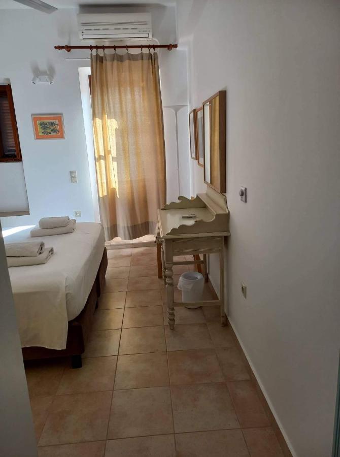Villa Amalia Chalki Town Buitenkant foto