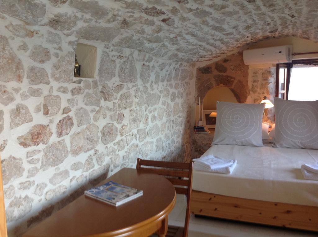 Villa Amalia Chalki Town Buitenkant foto