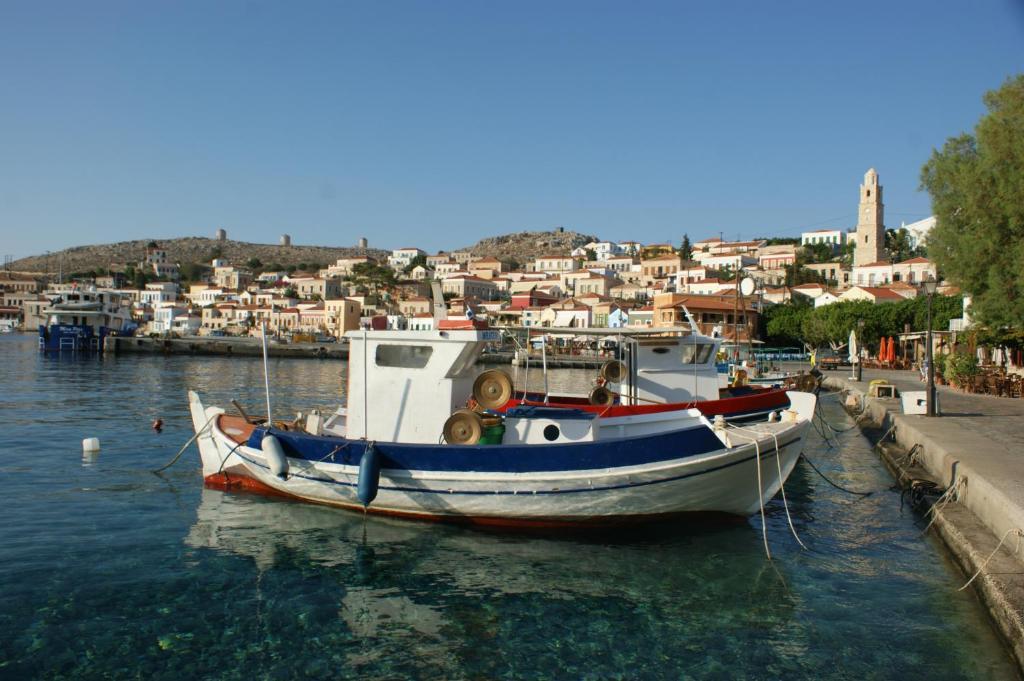 Villa Amalia Chalki Town Buitenkant foto